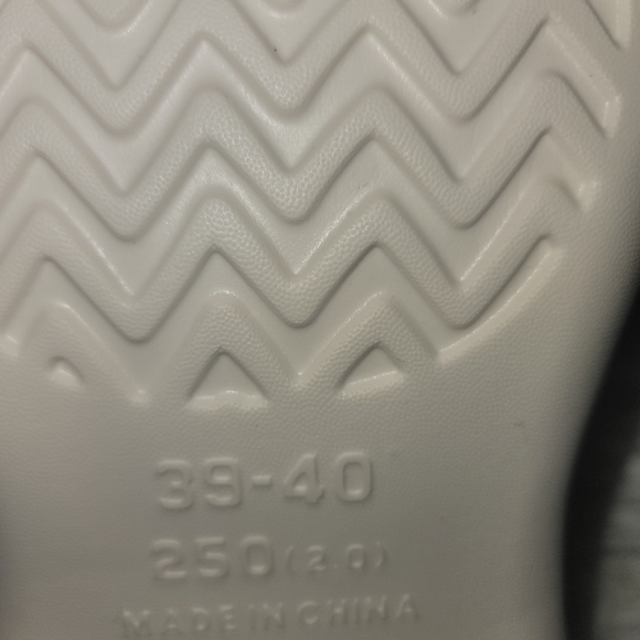 SANRIO CINNAMOROLL Clogs Size 39- 40 - Picture 8 of 11